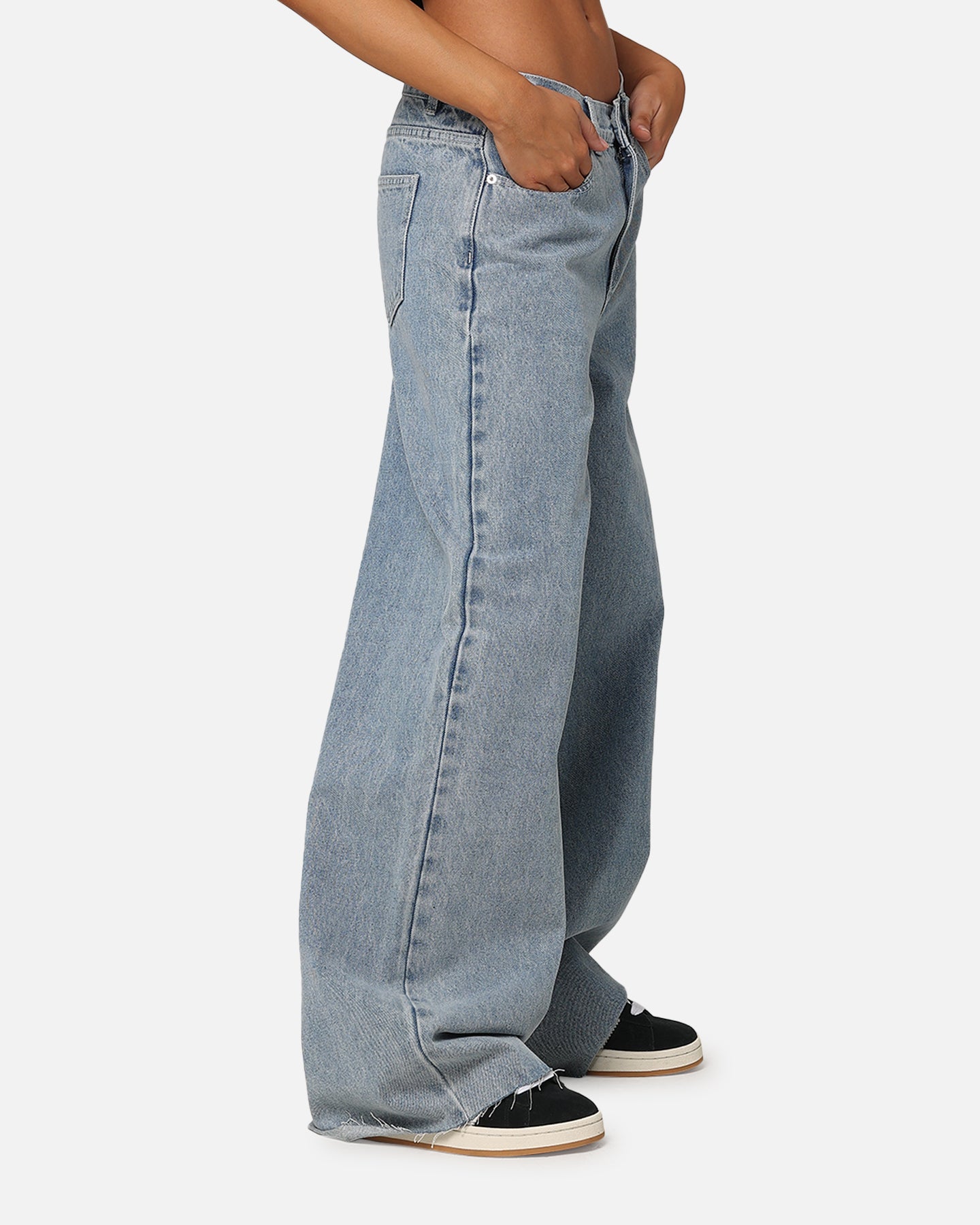 XXIII Women's Trendy Wide Leg Cut Hem Light Denim Jeans