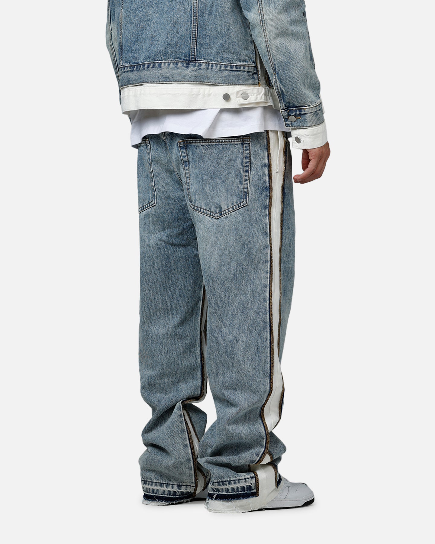 MNML Blue/White Ultra Baggy Border GN8 Denim Jeans - A Must-Have!